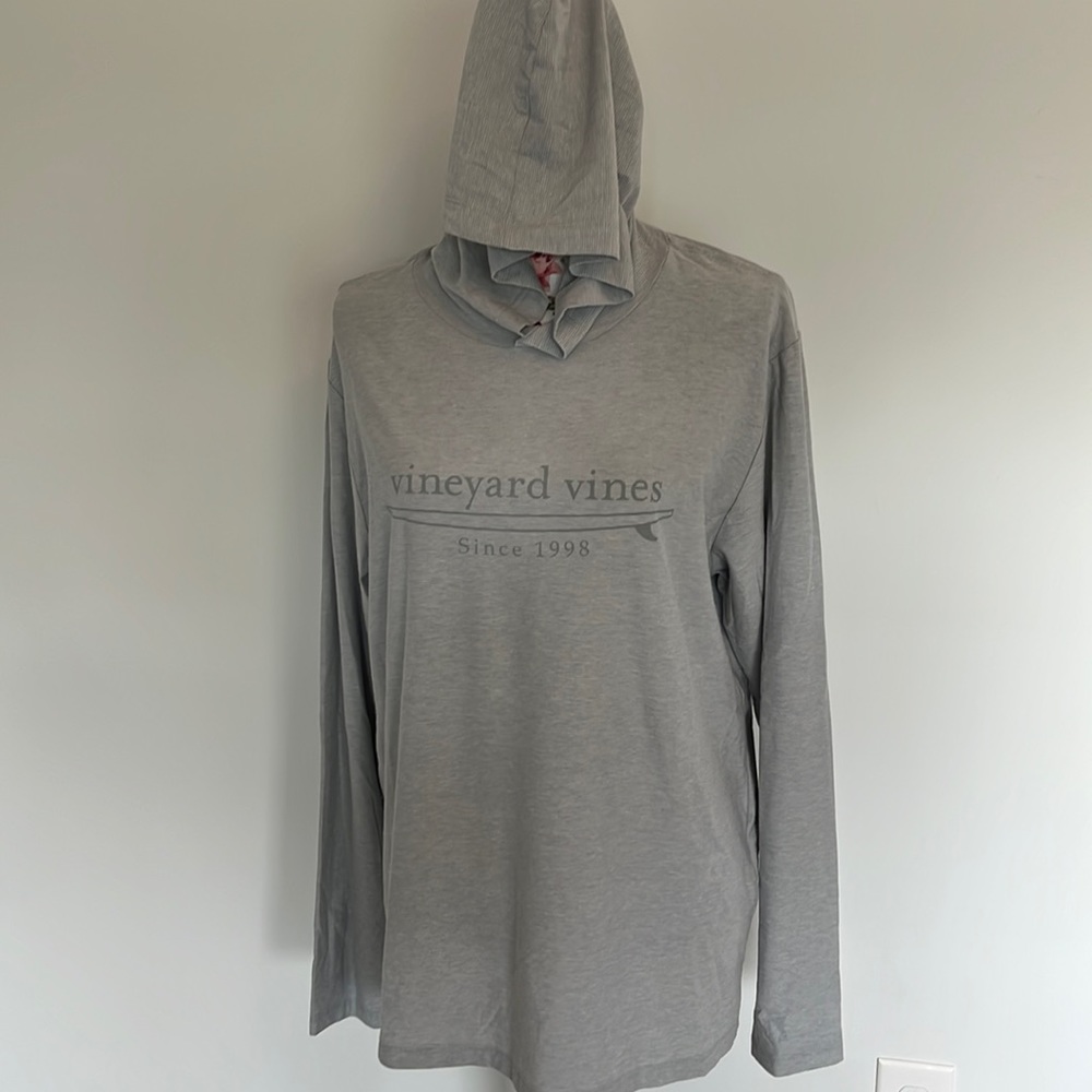 NWT Vineyard Vines Graphic Hoodie Tee